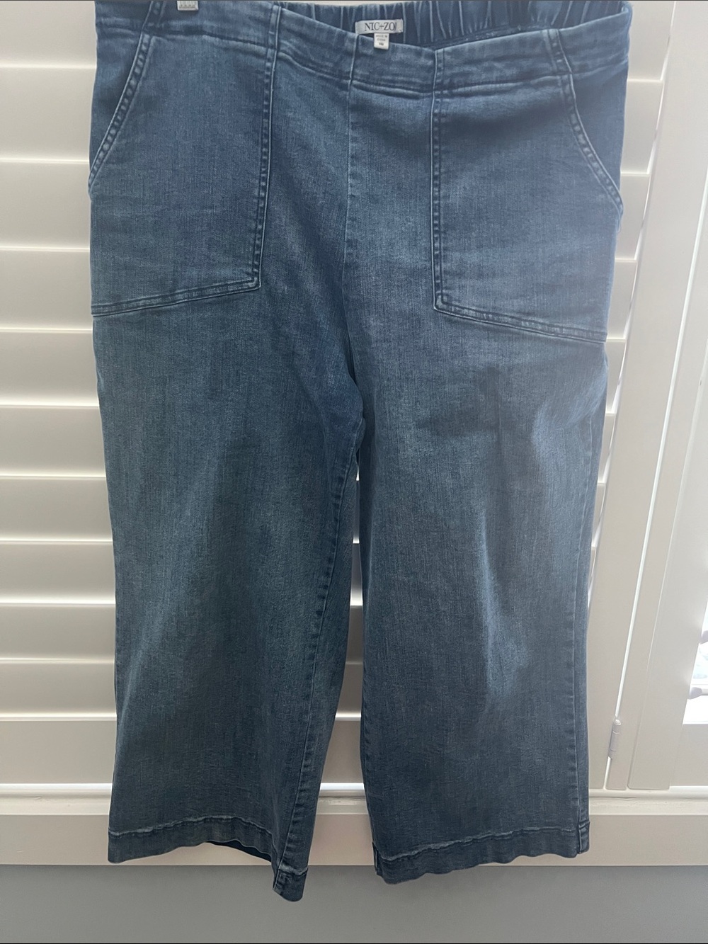 NIC+ZOE Cropped Wide-Leg Jeans in Medium Blue